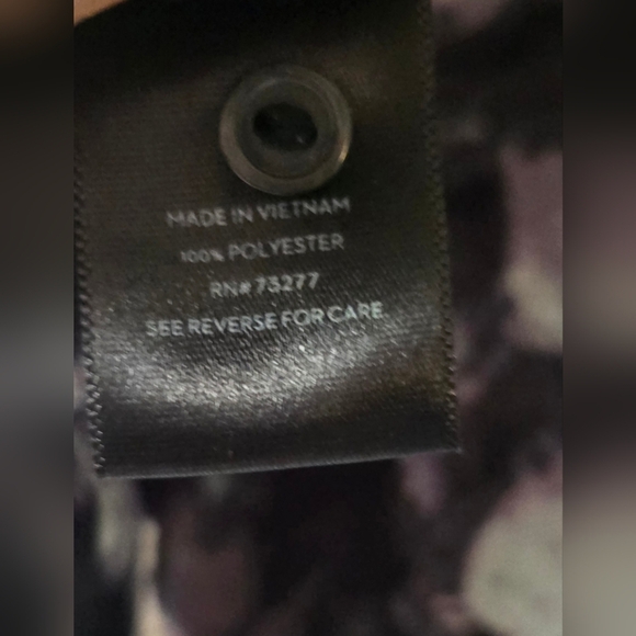 Simply Vera Floral Black and Purple Women's Top-Large - Picture 6 of 7